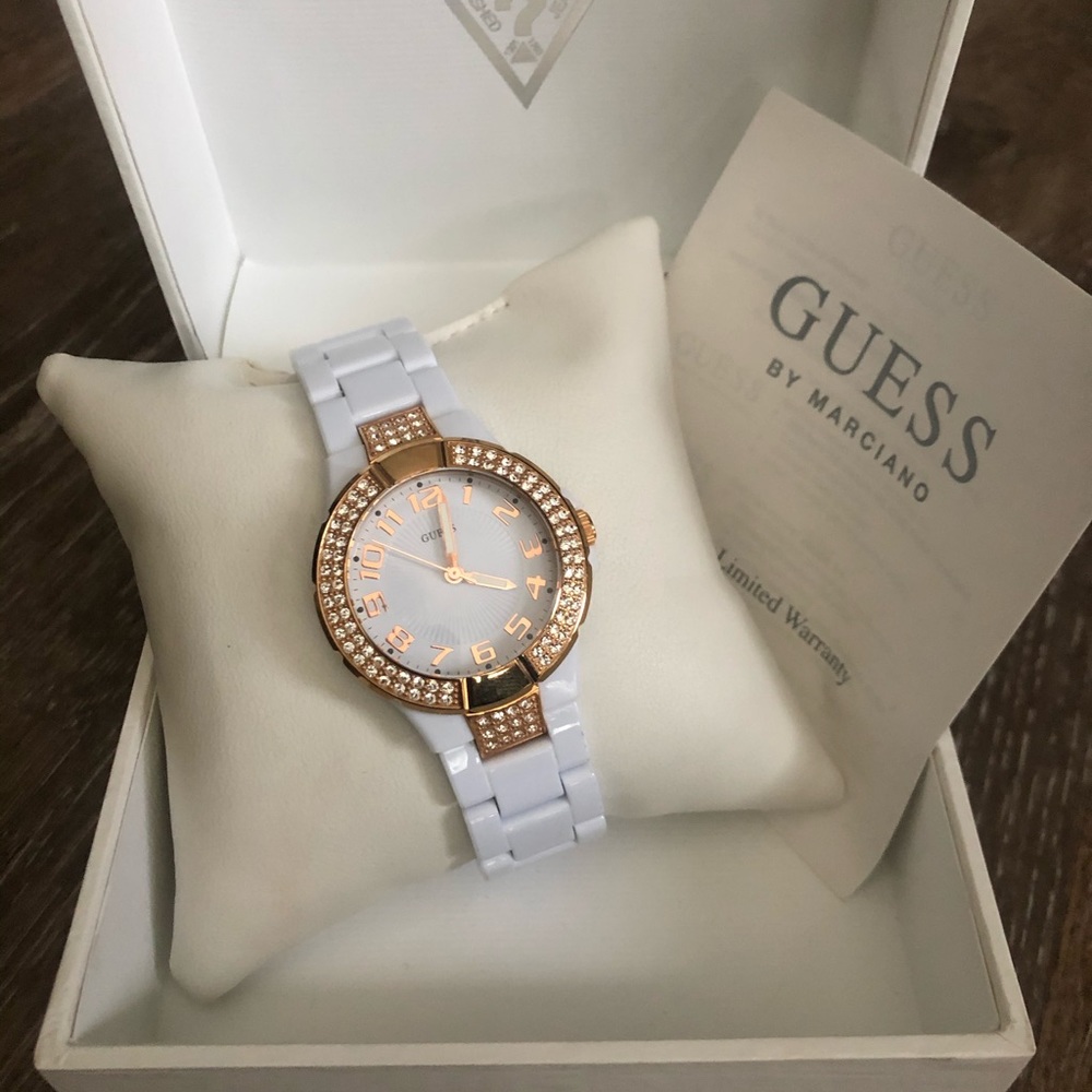 Guess women watch